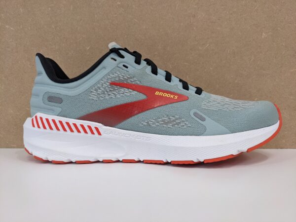 Brooks Launch GTS 9 - outside