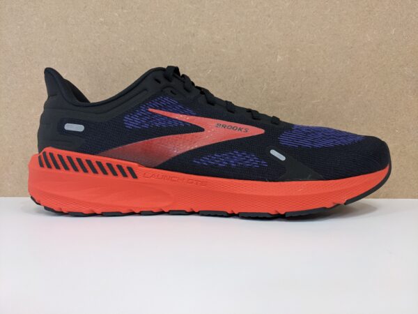 Brooks Launch GTS 9 - outside