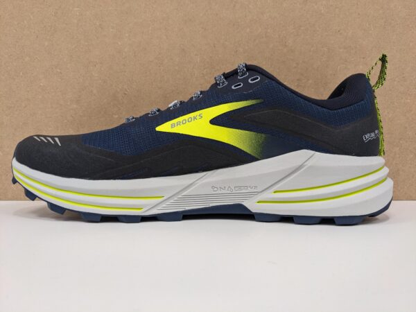 Men's Brooks Cascadia 16 - inside