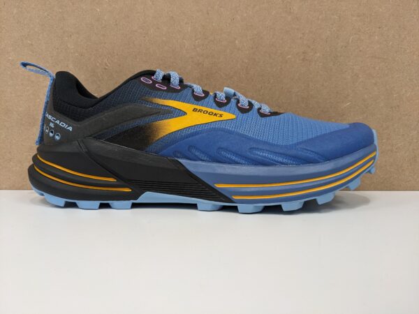 Women's Brooks Cascadia 16 - outside