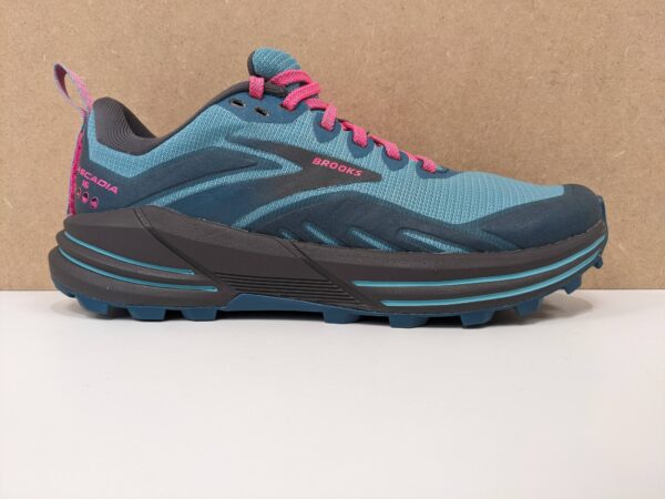 Women's Brooks Cascadia 16 - outside