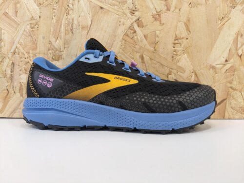 Women's Brooks Divide 3 in Black / Blue / Yellow - outside